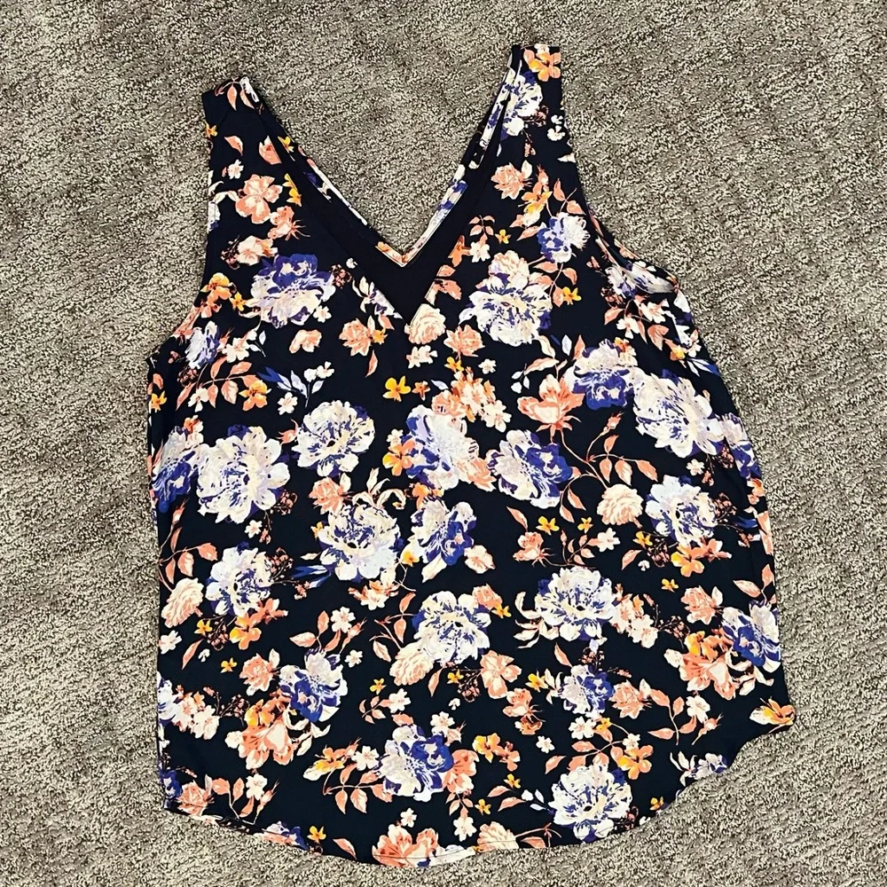 NWOT - MAURICES Dark Navy Floral Dressy V-Neck Sleeveless Top in Size M - Picture 8 of 9